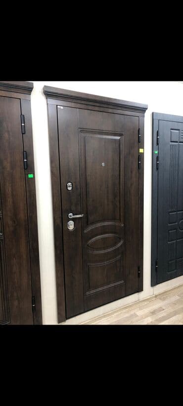 seyf qapisi: Taxta üzlüklü, dördbucaq formalı qapı, ev və ya ofis üçün idealdır — 3