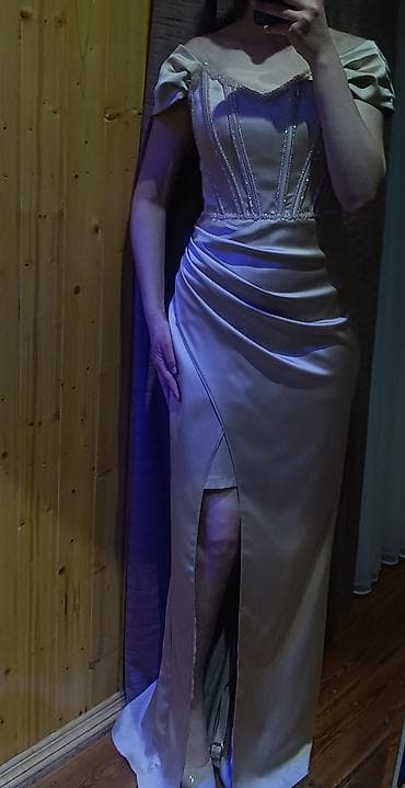 Futbolka və maykalar: Geyim yenidir sadəcə 1 dəfə geyinilib.(LADY LİFE mağazasından 285 AZN — 3