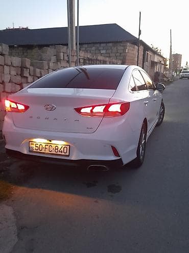 lada priora universal: Hyundai Sonata sedan – ağ rəng, zərif və dinamik dizayn — 2