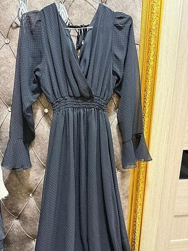 eclat la violette: Zərif xırda nöqtəli naxışlı qara uzun don. - Model: V-şəkilli büzməli — 1