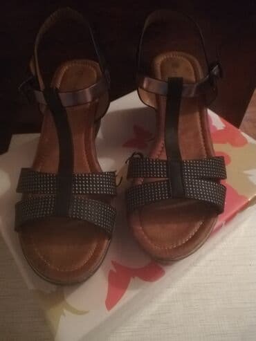 fitnes üçün qadın krosovkaları: Qadın ayaqqabıları 2 ci əl. Çox az istifadə olunub. Təzə kimi. Bir — 1