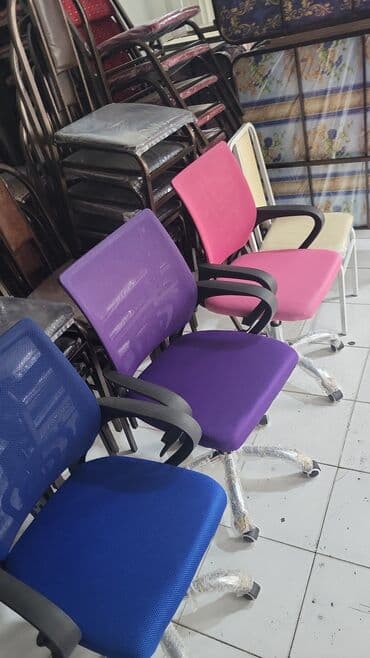 купить офисный стул бу: Fırlanan təkərlər və hündürlüyü tənzimlənən oturacaqla təchiz olunmuş — 8