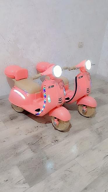 Uşaq elektrik skuteri (Vespa tərzində) – çəhrayı rəng - Tip — 2