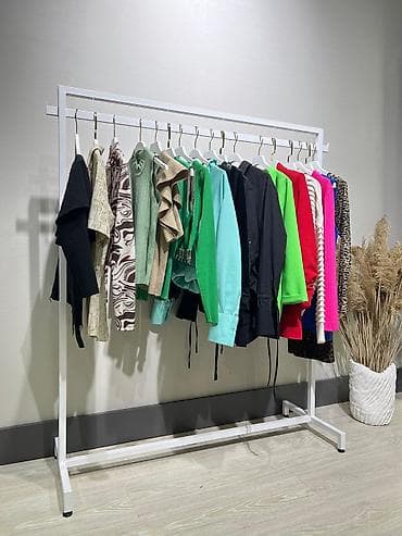 Mağaza avadanlığı: Minimalist metal paltar asqısı – butik, şourum və ev geyim saxlama — 4