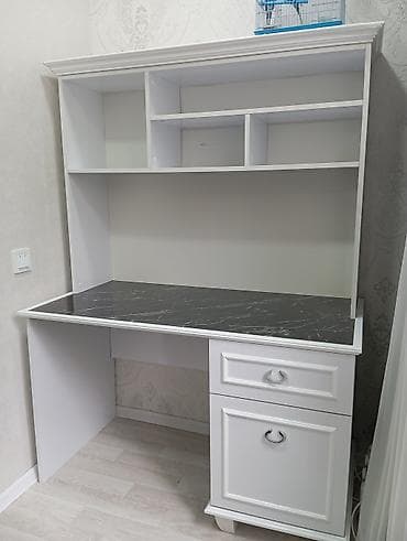 Düz masa, Stulsuz, Polkalı, Siyirməli, Sadə laminat