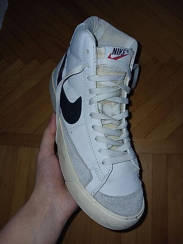 alt geyim: Bir dəfə geyinilib. 70 manata alımısam 20 satiram.Nike Blazer Mid ’77 — 1