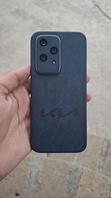 pubg hesapları bedava: Smartfon – üçlü arxa kamera moduluna sahib, tam ekranlı ön panel ilə — 1
