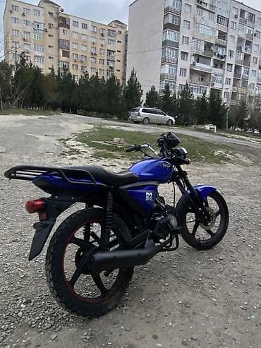 Moped/Motosiklet – M50 (mavi) - Model üzərində “M50” işarəsi olan