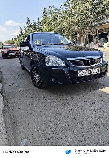 kompressor teh: Avtomobil: Qara rəngli sedan Xüsusiyyətlər: - Kuzov: 4 qapılı sedan — 10