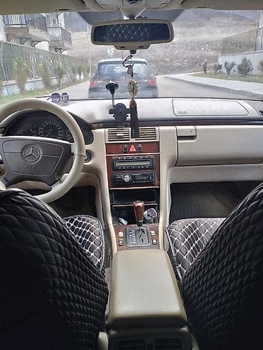 мерседес 190е: Mercedes-Benz E-Class (W210) sedan - Kuzov: qara rəng, 4 qapı, arxa — 4