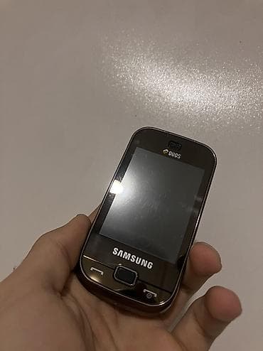 2.el telefonlar: Samsung B5722 Duos, 2 GB, rəng - Qəhvəyi, Düyməli, Sensor, İki sim kartlı — 2
