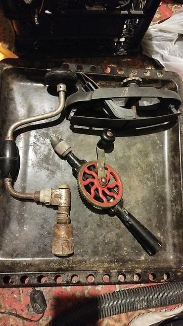 Köhnə əl alətləri dəsti Tərkib: - Mexaniki əl qazması (dişli, qırmızı