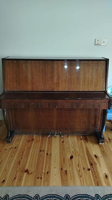 pianıno: Pianino 3 pedalli. Baxcada istifade edilib. Tam islekdir. Qiymet 250 — 2