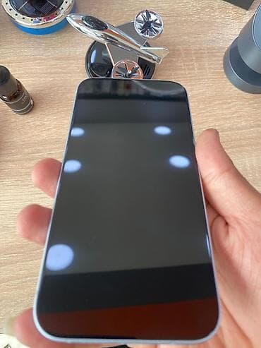 iphone ikinci əl: IPhone 15, 128 GB, Ağ, Simsiz şarj, Face ID — 2