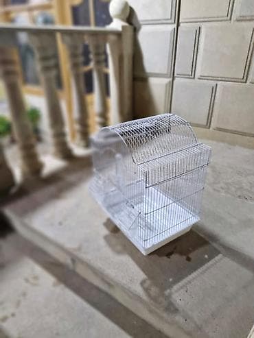 клетка для собак: Ağ rəngli quş qəfəsi - Material: metal məftil karkas, plastik altlıq — 3