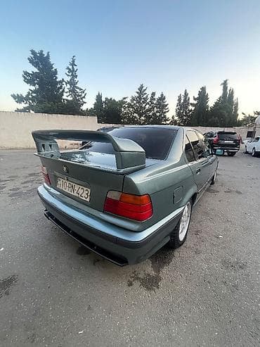 1994: BMW 3 series: 1.8 l | 1994 il Sedan — 3