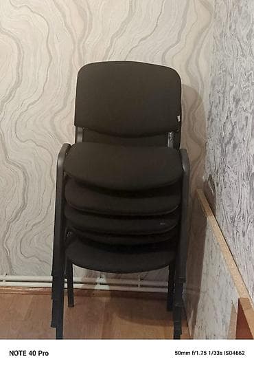 mebellər: Mebel dəsti – 1 ədəd iri kreslo, 4 ədəd yığıla bilən ofis stulu və 3 — 2