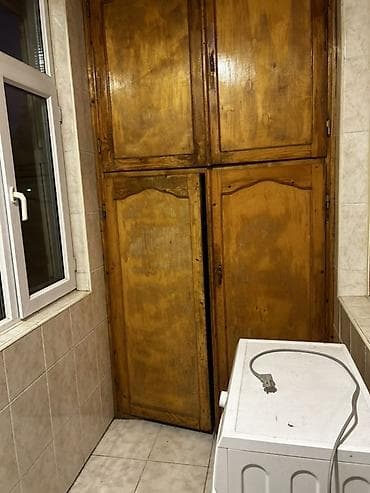 Mənzil Sabunçu rayon İcra Hakimiyyətinin arxasında yerləşir. 2 otaqdan — 6