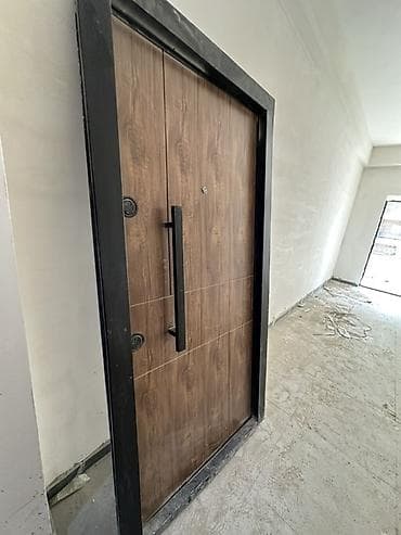 demir yumruq: Giriş qapısı – sağ içəri açılan - Rəng və dizayn: qoz rəngində — 2