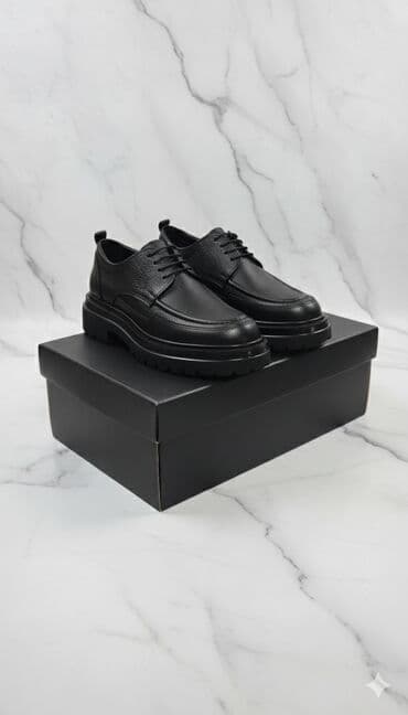 Qara kişi ayaqqabısı – klassik dərzi üslubunda, qalın protektorlu taba