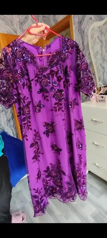 don formalari: Məhsul: 2 qadın paltarı dəsti 1) Bənövşəyi, naxışlı və payetli paltar — 1