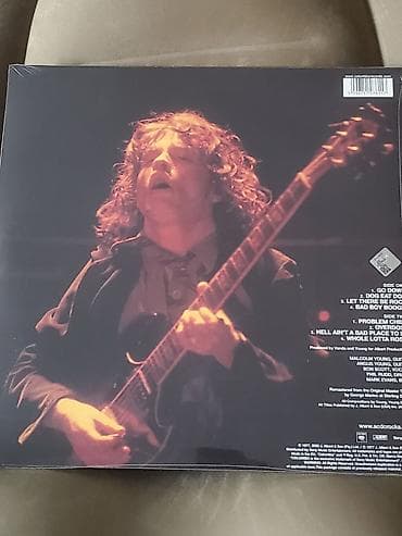 Vinil val, Rok, 1977 il, Ünvandan götürmə — 2