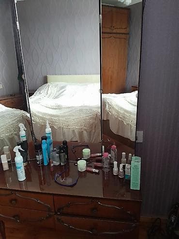 yatag desdi: Yataq otağı mebel dəsti Tərkib: - 4 qapılı iri şkaf, üst hissədə — 4