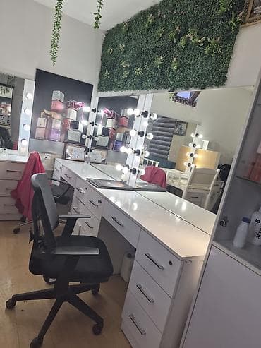 Makiyaj Güzgüləri (salon güzgüsü)4 ədəddir 1 yığılmayıb 4 birlikdə 600 — 1