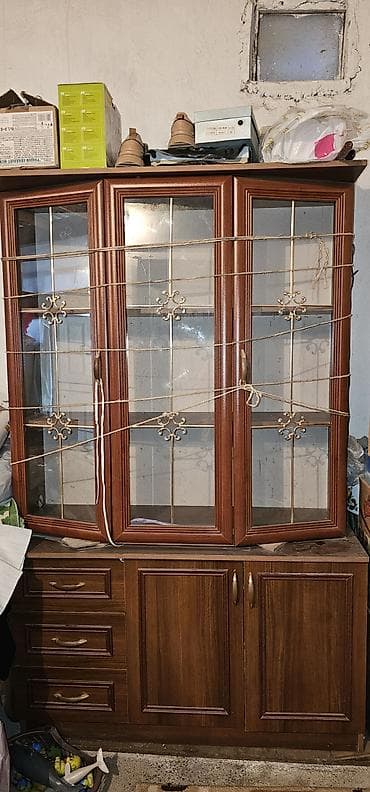 Dolablar: Şkaf-vitrin dəsti - Material: taxta əsaslı korpus, klassik qəhvəyi — 1