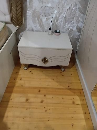 yataq otagi dest: Taxt alti bazaldir tubalarida var tam saglamdir hecbir problem yoxdur — 4