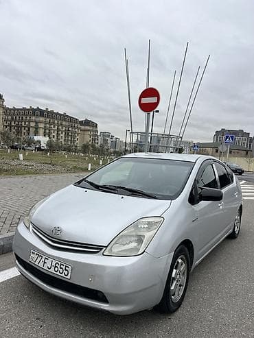 zapi satisi: Toyota Prius (ikinci nəsil) – gümüşü rəng, hibrid liftbek. Texniki — 2