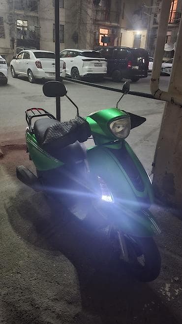 Kvadrosikllar: Yaşıl rəngli şəhər skuterı – ZigZag Xüsusiyyətlər: - Rəng: parlaq — 2