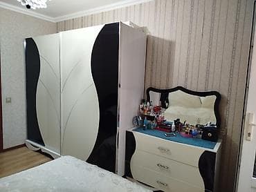 Yataq otağı mebel dəsti - Tərkibi: 3 qapılı sürgülü şkaf və güzgülü