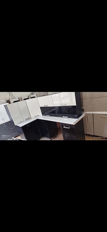 Metbex mebeli satilir 320azn.Olcu 200x120.Qapilar mdf.Uzerinde hecne