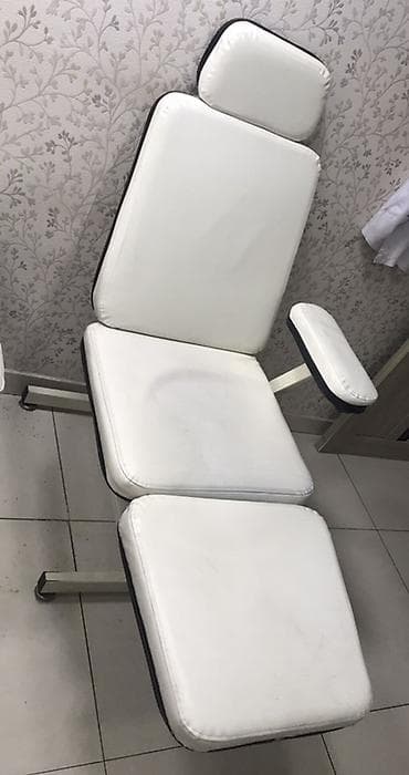 Kosmetoloji/müayinə kreslosu - Material: ağ rəngli, təmizlənməsi asan