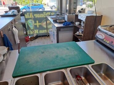 аренда торгового места в магазине: Neftçilər metrosunun yaxınlığında yol kənarı,sahəsi 35kv/m — 2