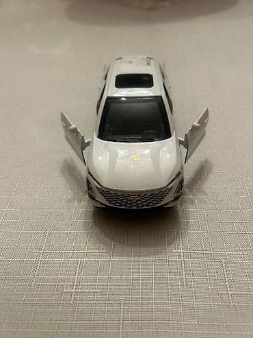 suktur: Ağ rəngli metal oyuncaq SUV model avtomobil - Korpus: metal gövdə — 4