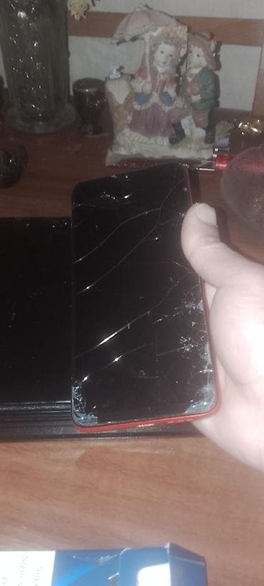 Məhsul: Xiaomi Redmi smartfon (qırmızı korpus) Xüsusiyyətlər: - Arxa