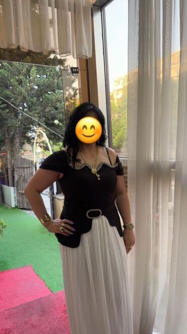 Dəstlər, kostyumlar: Zərif qadın geyim dəsti - Üst hissə: çiyinləri açıq, qara rəngli — 1