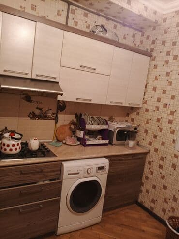 sade metbex mebelleri: Mətbəx mebeli dəsti - Üst modul: açıq krem rəngli, müasir düz xəttli — 2