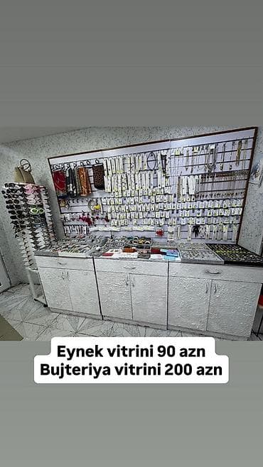 Hazır biznes: Mağaza avadanlıqları satılır: - Eynək vitrini – 90 AZN. Döner stend — 1