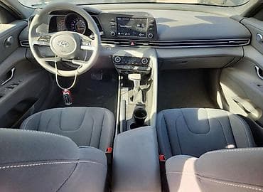 masin səkilləri: Hyundai Elantra, qara rəng, sedan kuzov. Əsas xüsusiyyətlər: - — 10