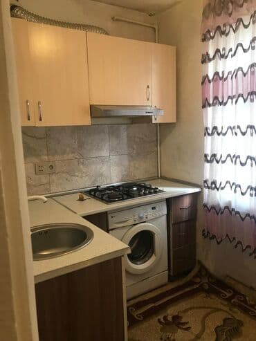 снять квартиру посуточно: Kirayə üçün mənzildə otaq 3 - Otaq: divarlı kağızla işlənmiş, xalça — 7