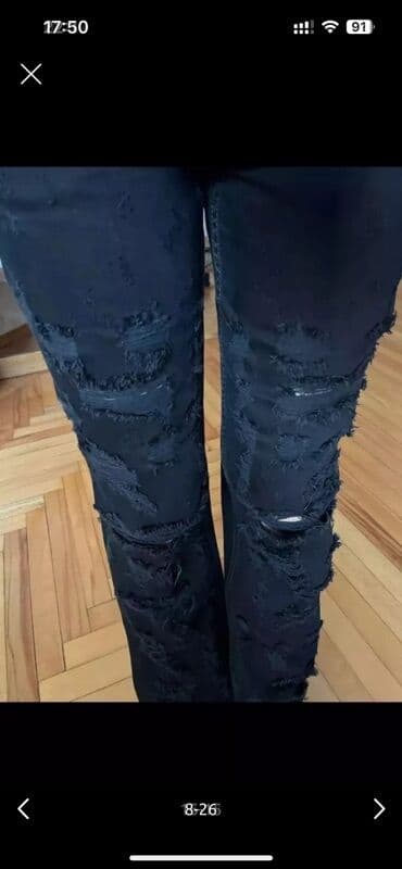 zeynep bastik baku: Zara Qara rəngli, yırtıq detallı cins şalvar. Dizlərdə və digər — 19