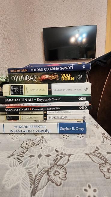 aze: Kitab dəsti – müxtəlif janrlarda 11 kitab Dəstə daxil olanlar: - — 2
