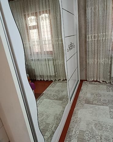 İki qapılı dolabın Ölçüləri: hündürlüyü 215. eni 240. dərinliyi 65