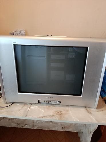 Televizorlar: Sony WEGA kineskop televizor - Ekran: təxminən 21 düym (4:3 nisbəti) — 2