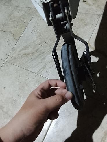 moped: Şəhər içi rahat hərəkət üçün mexaniki skuter. Xüsusiyyətlər: - Böyük — 2