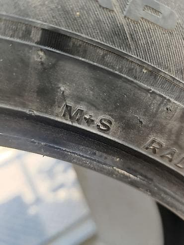 masin sat: M+S nişanlı avtomobil şini - Yan divarda M+S (Mud + Snow) işarəsi — 1