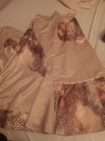 üçlü qadın kostyumları: 3lü dəst.pencək,yupka,birdə koftası.şəkildə yaxşı düşmüyüb,qızılı — 3